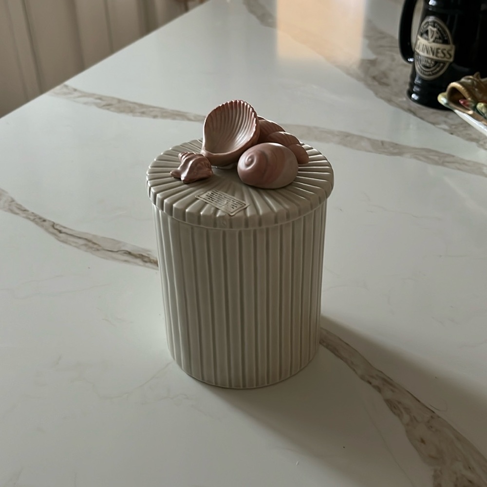 Beautiful seashell topped Fitz and Floyd canister